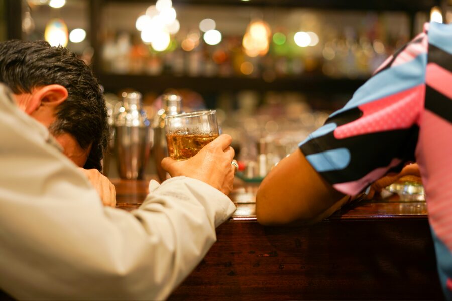 Credit: GettyImages/Krisanapongdetraphiphat. Man drinking at a bar.